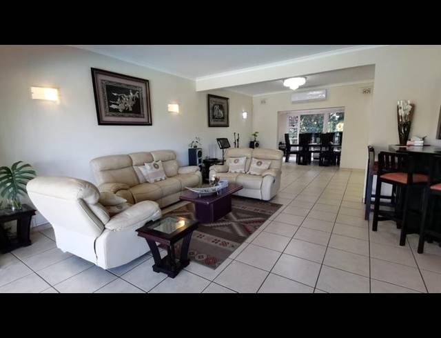 5 BEDROOM HOUSE FOR SALE IN LA LUCIA